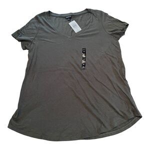 Torrid olive V neck tee size 00 M 10